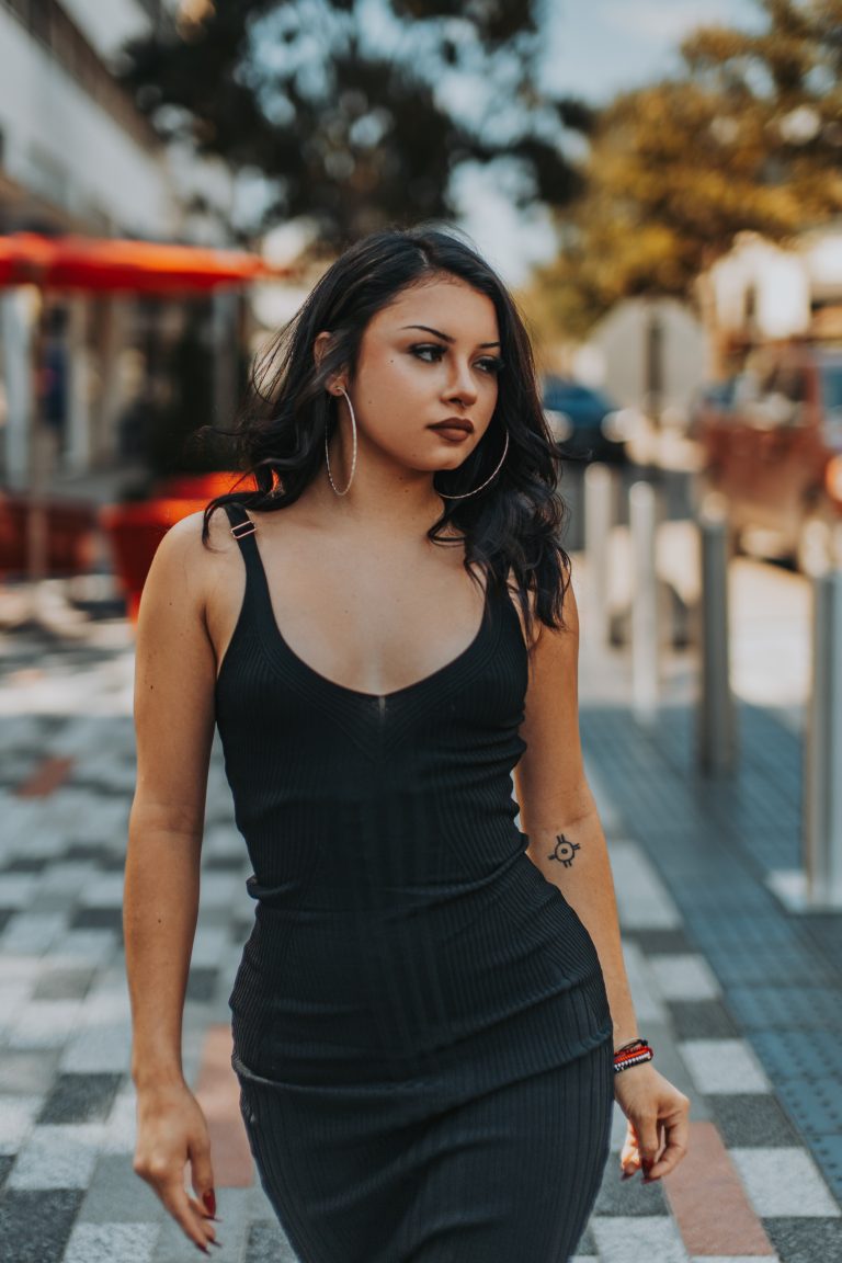 A women posing near one of the best places for a photoshoot in Houston